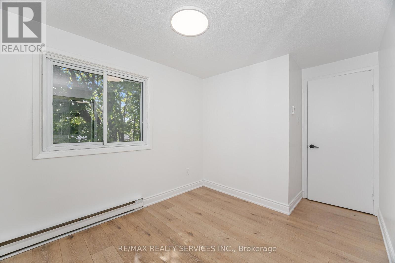 20 Greenhills Square, Brampton, Ontario  L6S 2J4 - Photo 28 - W12486713