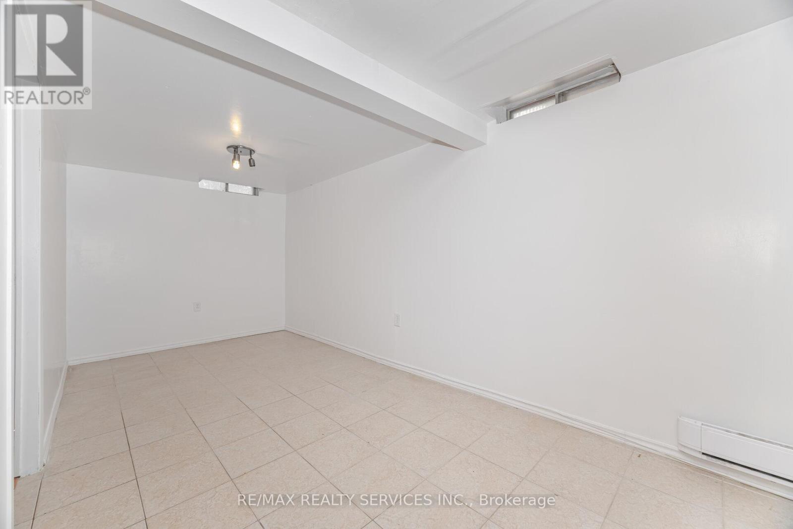 20 Greenhills Square, Brampton, Ontario  L6S 2J4 - Photo 34 - W12486713