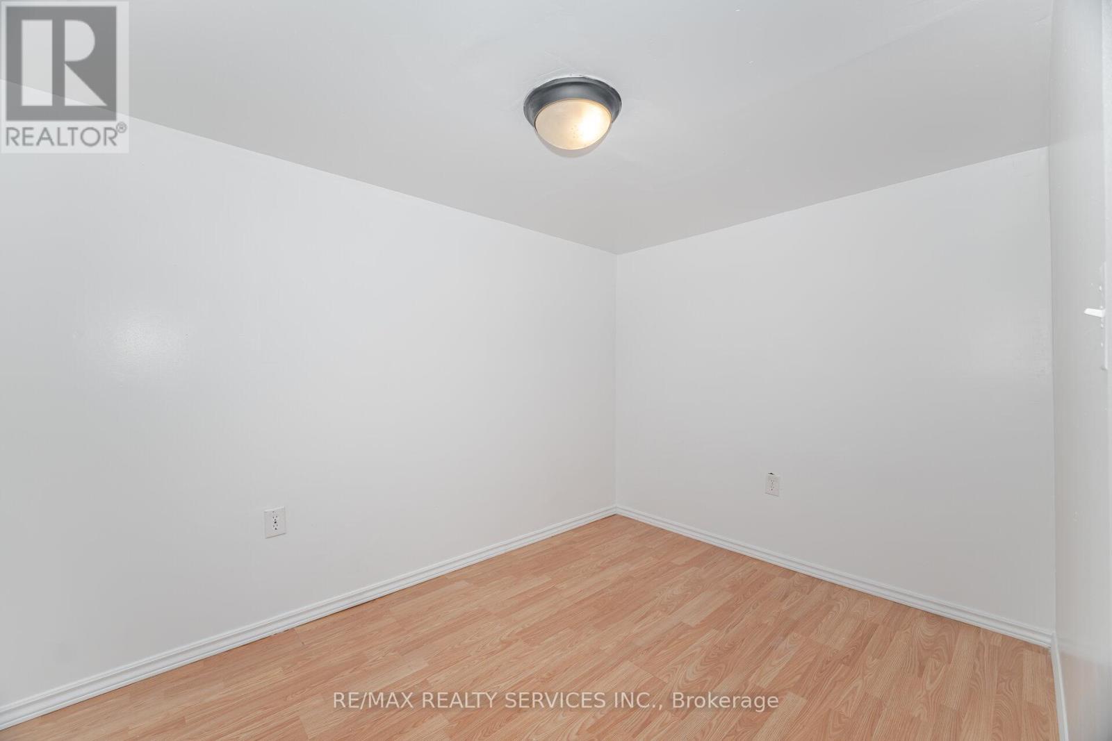 20 Greenhills Square, Brampton, Ontario  L6S 2J4 - Photo 36 - W12486713