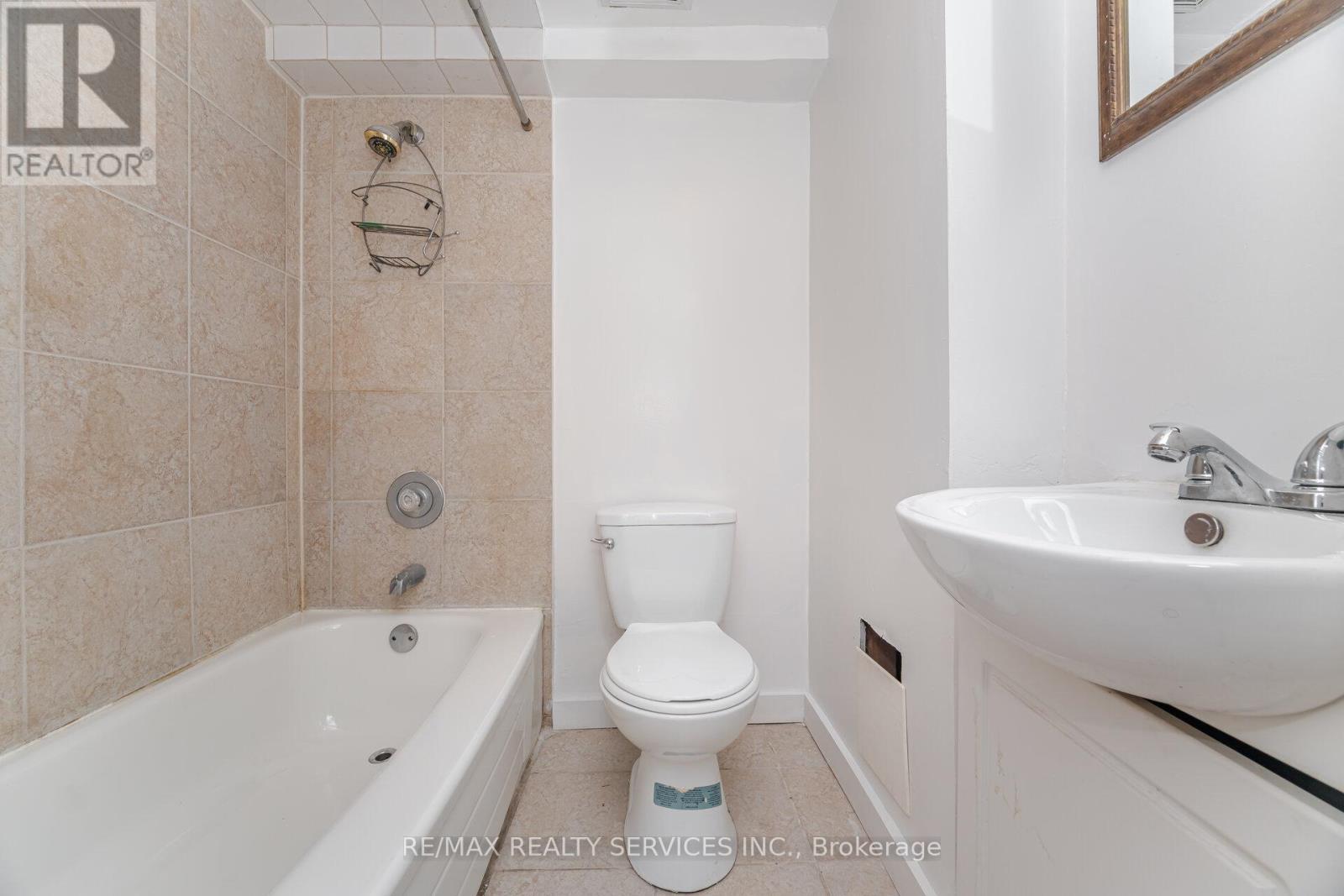 20 Greenhills Square, Brampton, Ontario  L6S 2J4 - Photo 38 - W12486713