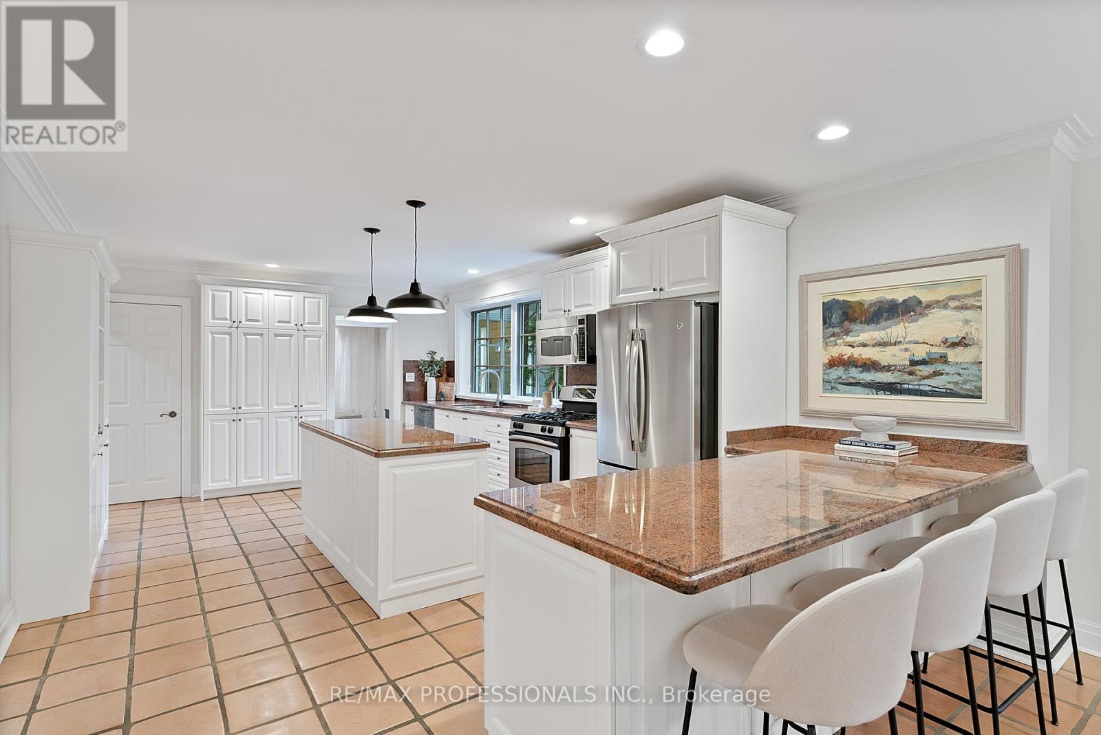 2 Canterbury Road, Toronto, Ontario  M9A 2X7 - Photo 12 - W12486733