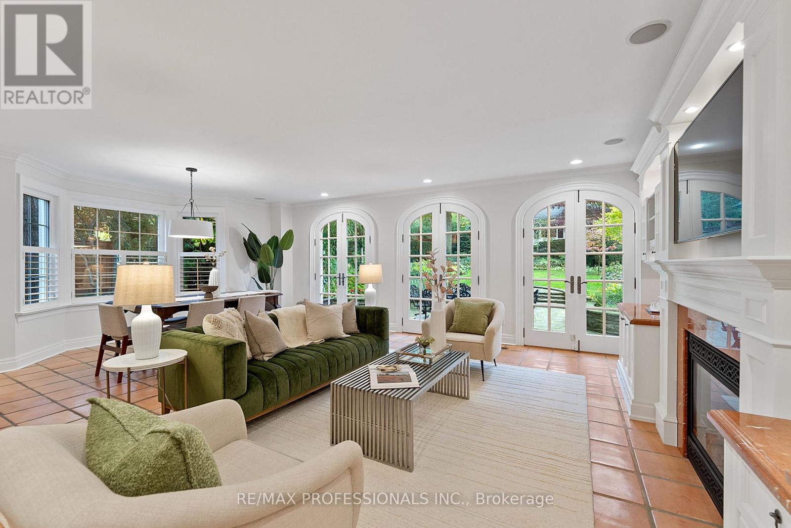 2 Canterbury Road, Toronto, Ontario  M9A 2X7 - Photo 15 - W12486733