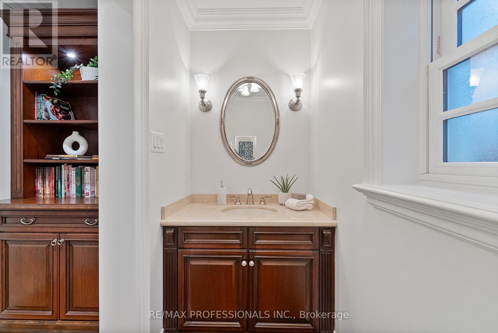 2 Canterbury Road, Toronto, Ontario  M9A 2X7 - Photo 19 - W12486733