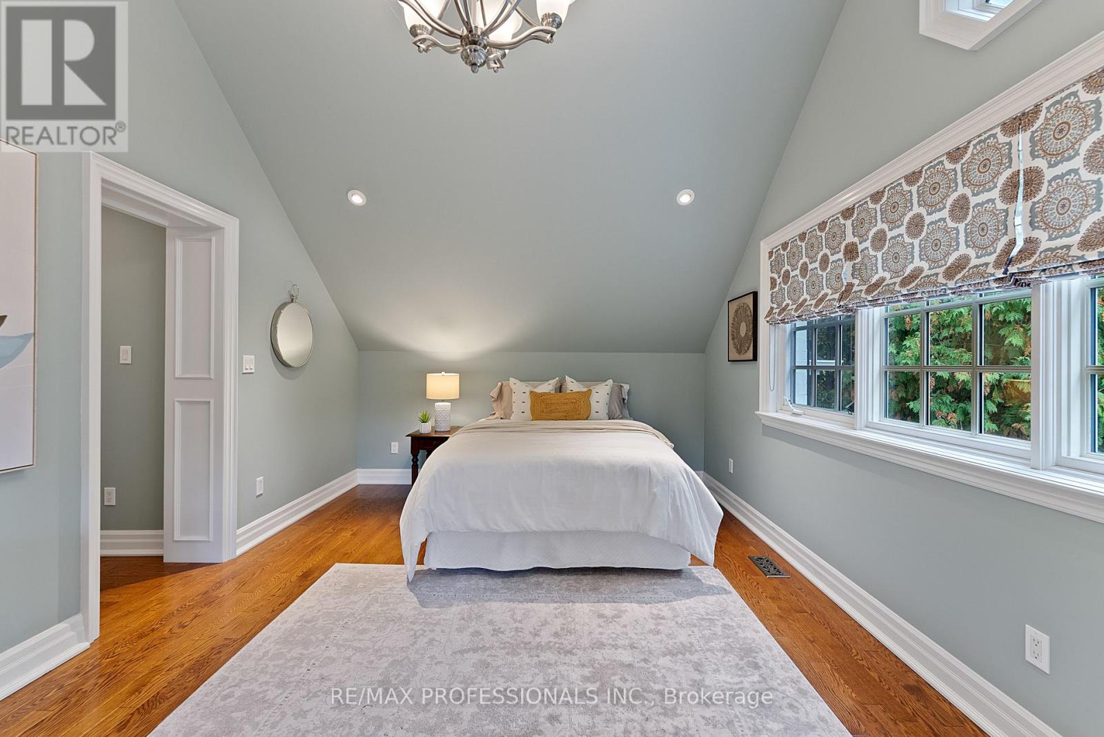 2 Canterbury Road, Toronto, Ontario  M9A 2X7 - Photo 25 - W12486733