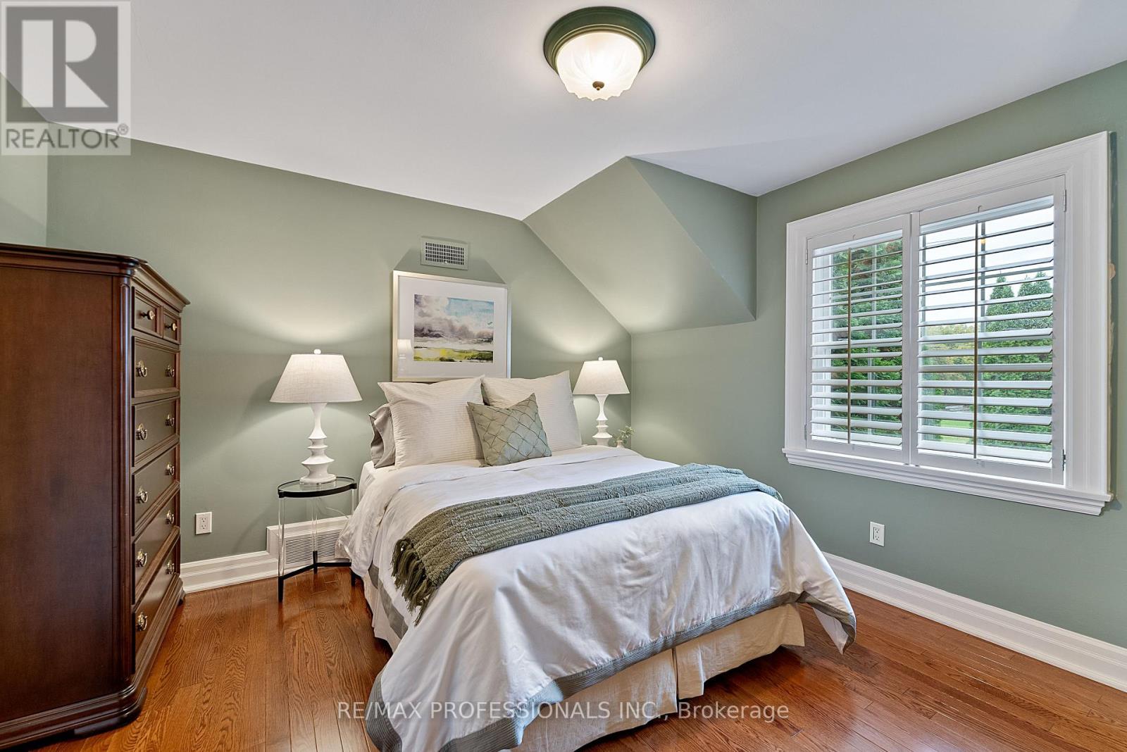 2 Canterbury Road, Toronto, Ontario  M9A 2X7 - Photo 27 - W12486733