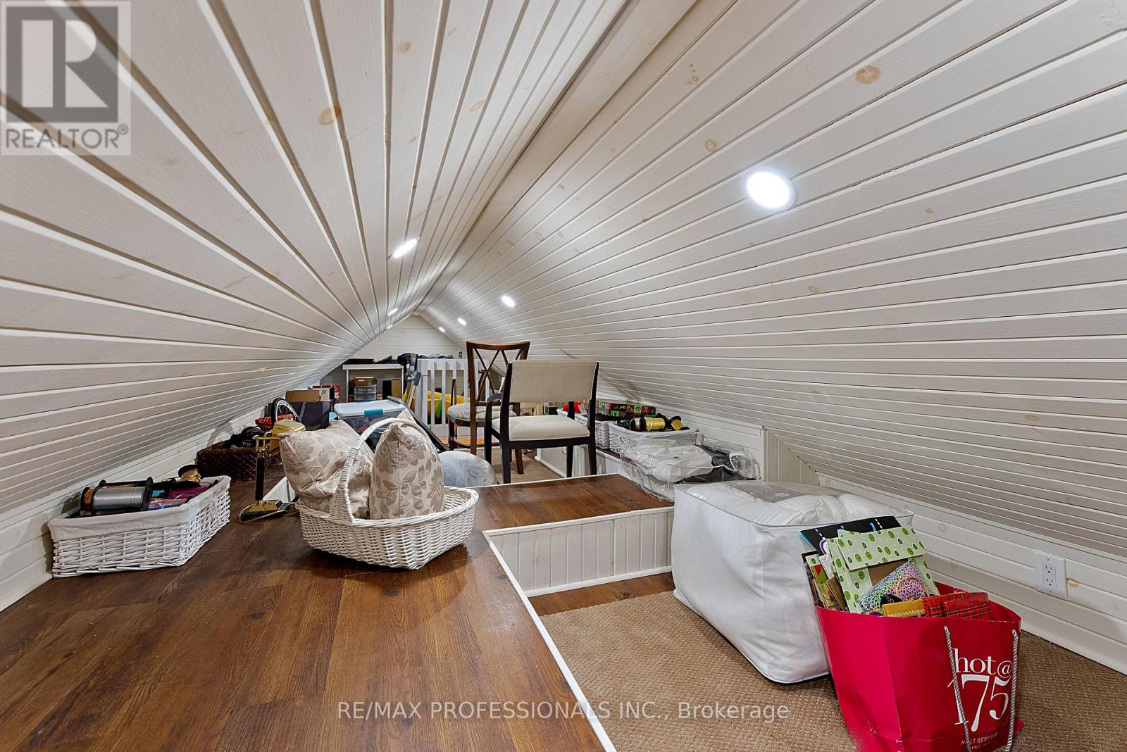 2 Canterbury Road, Toronto, Ontario  M9A 2X7 - Photo 31 - W12486733