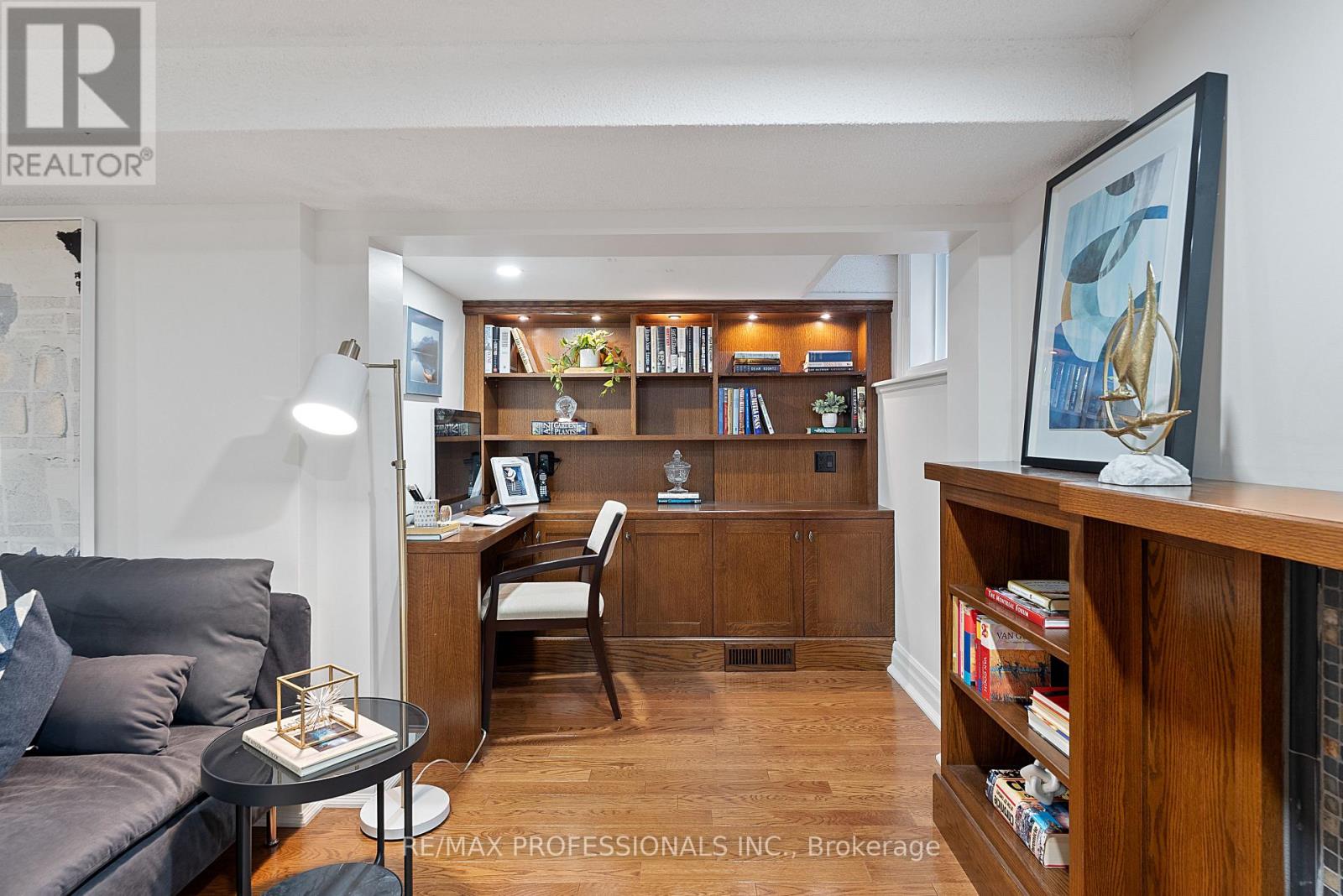 2 Canterbury Road, Toronto, Ontario  M9A 2X7 - Photo 35 - W12486733