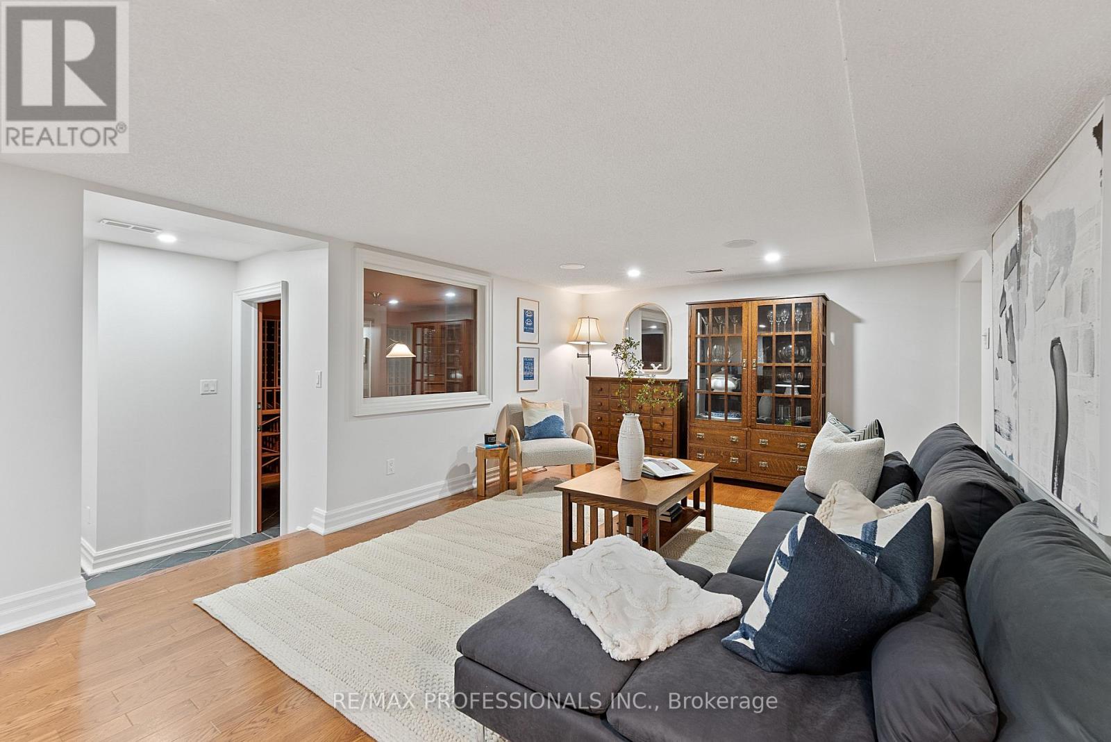 2 Canterbury Road, Toronto, Ontario  M9A 2X7 - Photo 36 - W12486733