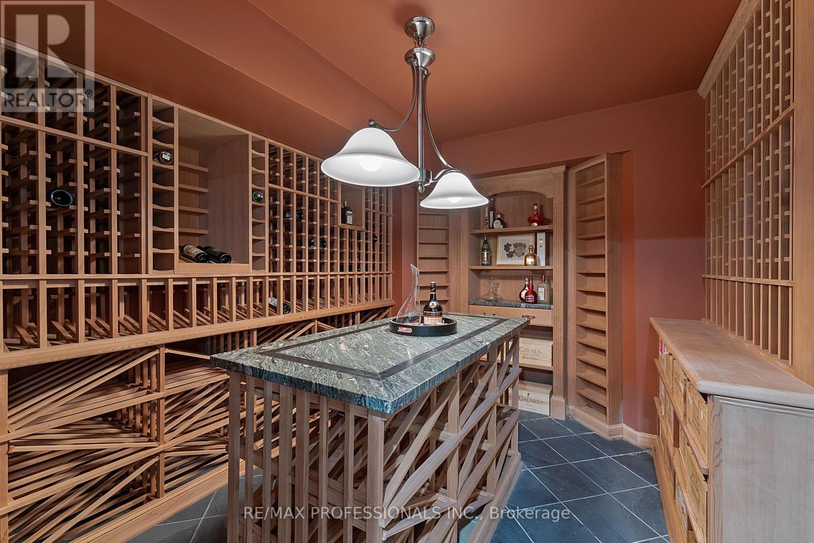 2 Canterbury Road, Toronto, Ontario  M9A 2X7 - Photo 38 - W12486733