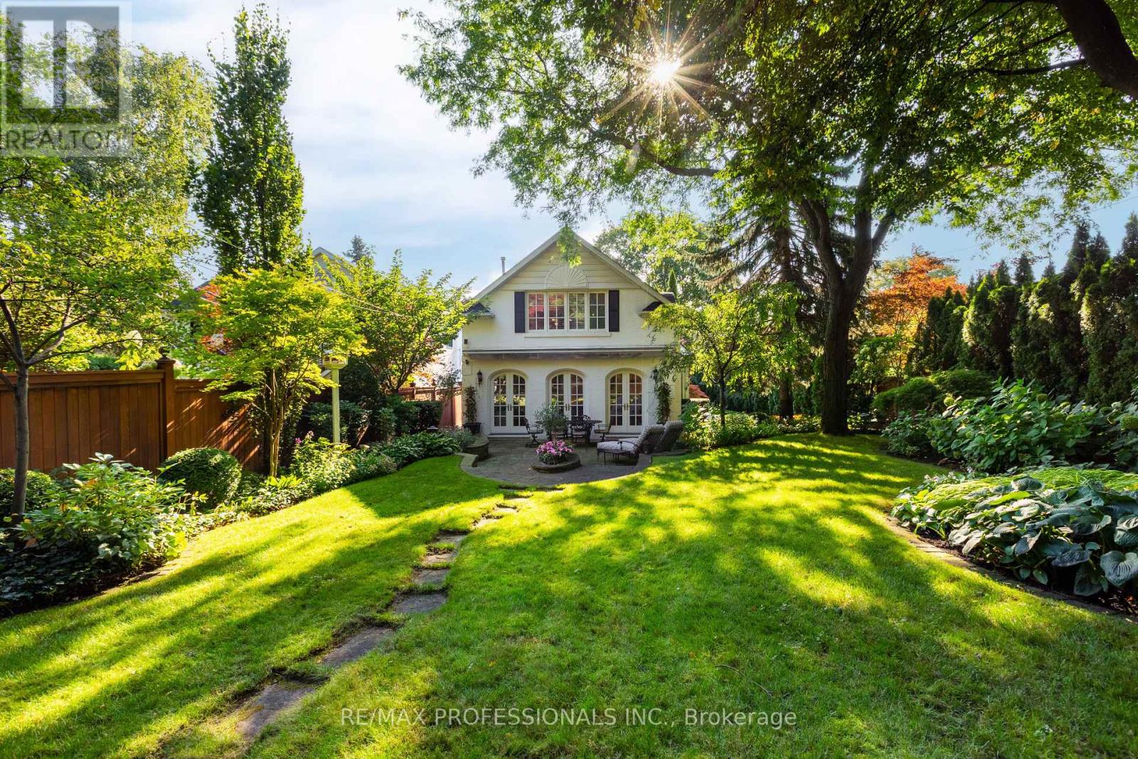 2 Canterbury Road, Toronto, Ontario  M9A 2X7 - Photo 43 - W12486733