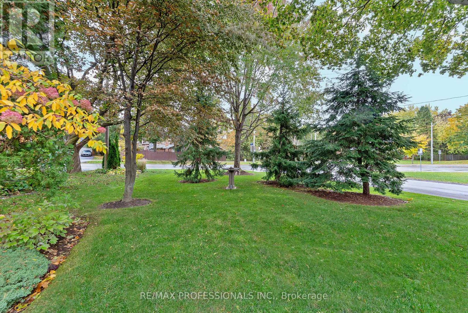 2 Canterbury Road, Toronto, Ontario  M9A 2X7 - Photo 46 - W12486733