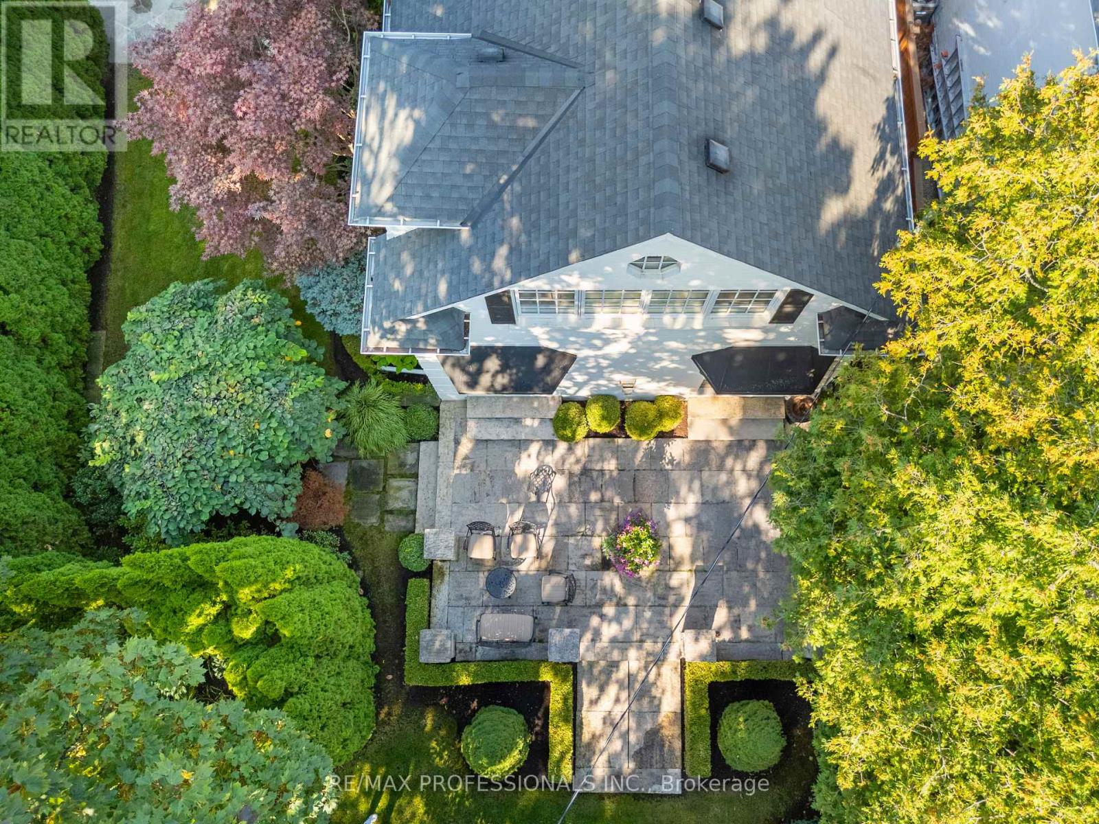 2 Canterbury Road, Toronto, Ontario  M9A 2X7 - Photo 49 - W12486733