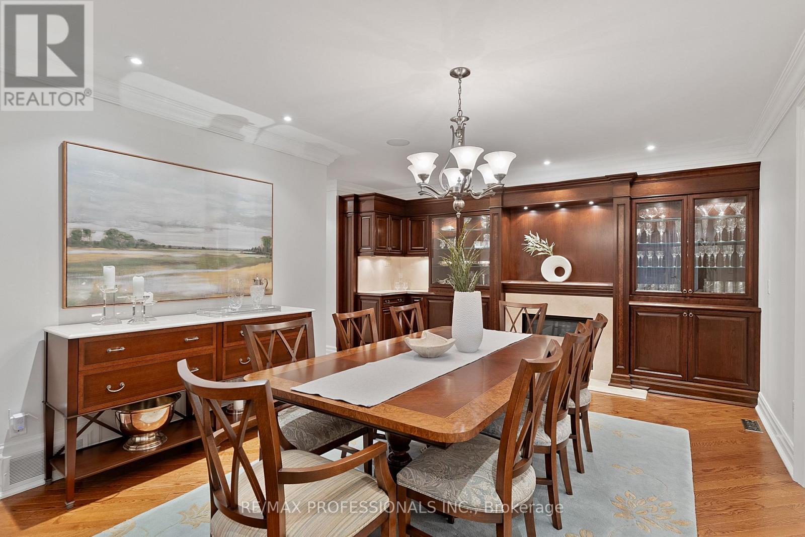 2 Canterbury Road, Toronto, Ontario  M9A 2X7 - Photo 7 - W12486733