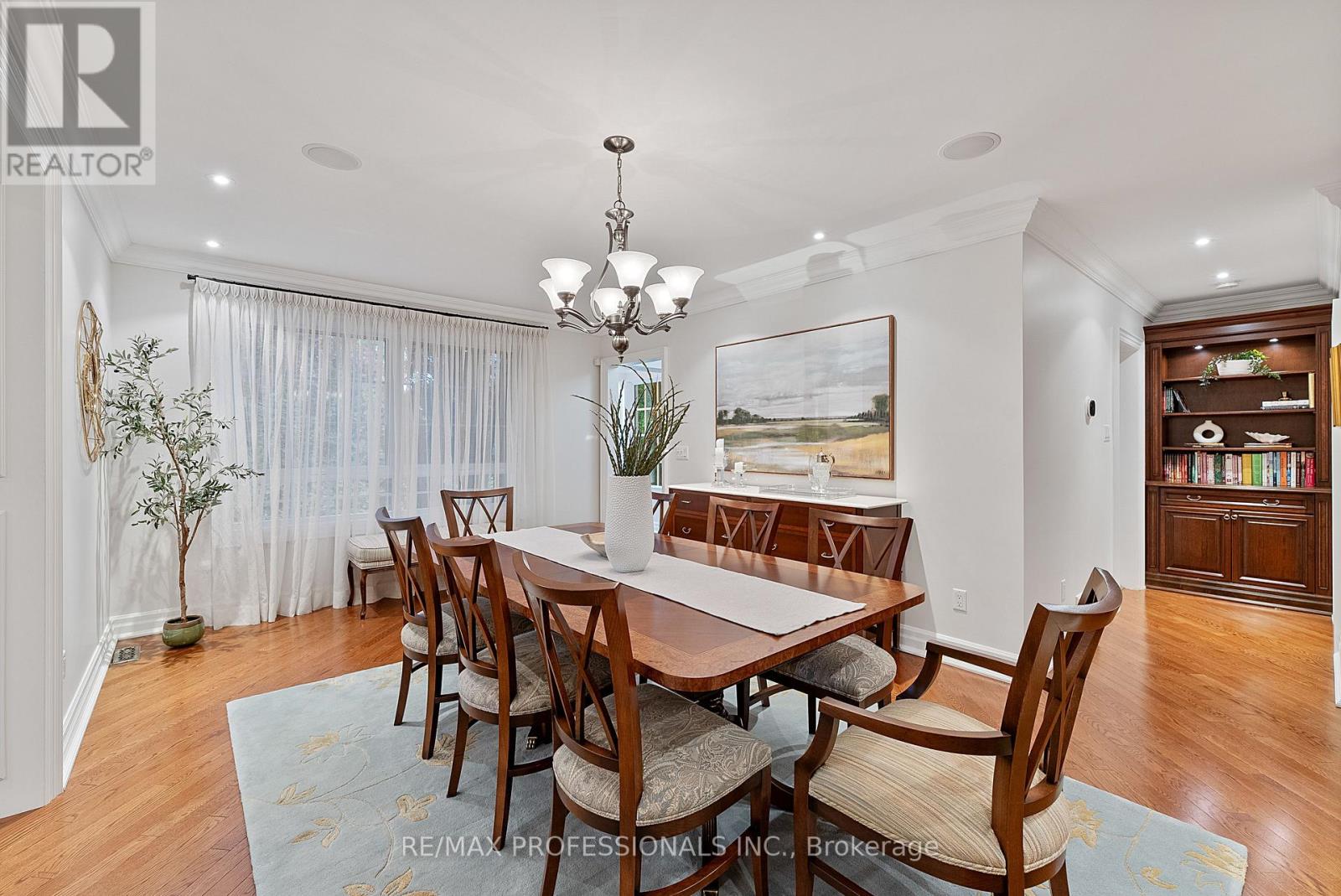 2 Canterbury Road, Toronto, Ontario  M9A 2X7 - Photo 8 - W12486733