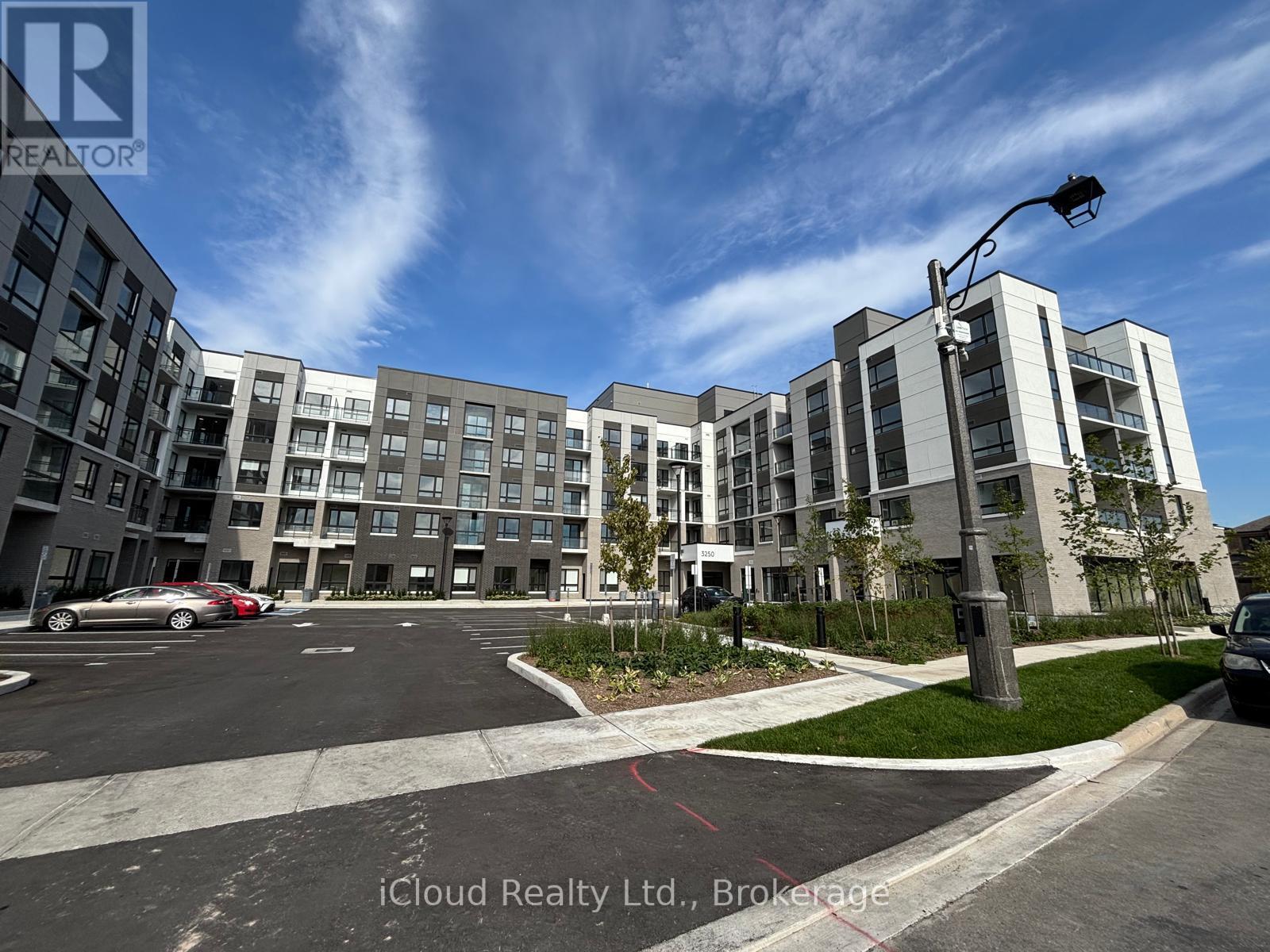 112 - 3250 Carding Mill Trail, Oakville, Ontario  L6M 1L3 - Photo 5 - W12486741