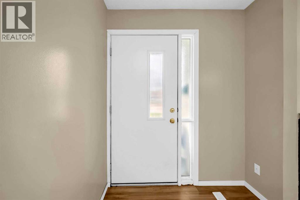 27, 2511 38 Street Ne, Calgary, Alberta  T1Y 4M7 - Photo 3 - A2242825