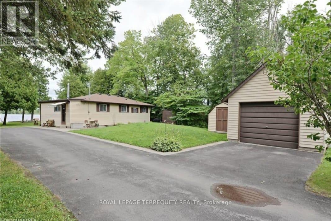 117 Clifford Drive, Kawartha Lakes, Ontario  K0M 1L0 - Photo 4 - X12486719