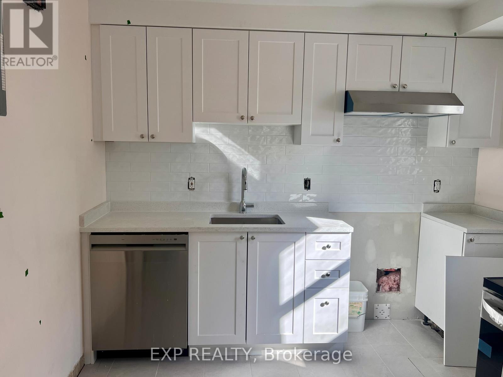 2 - 75 Holland Avenue, Ottawa, Ontario  K1Y 0X9 - Photo 4 - X12486745