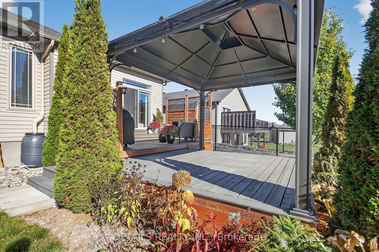 828 Cologne Street, Russell, Ontario  K0A 1W0 - Photo 38 - X12486760