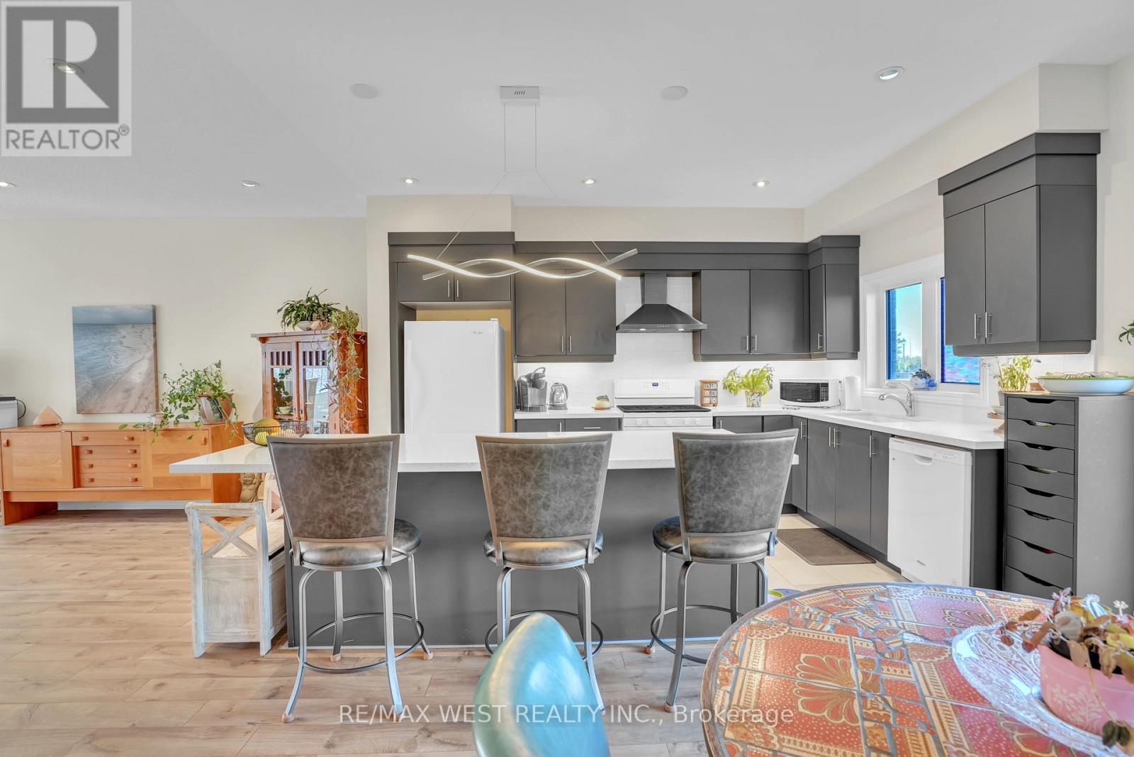 22 Bianca Crescent, Wasaga Beach, Ontario  L9Z 0H7 - Photo 4 - S12486681