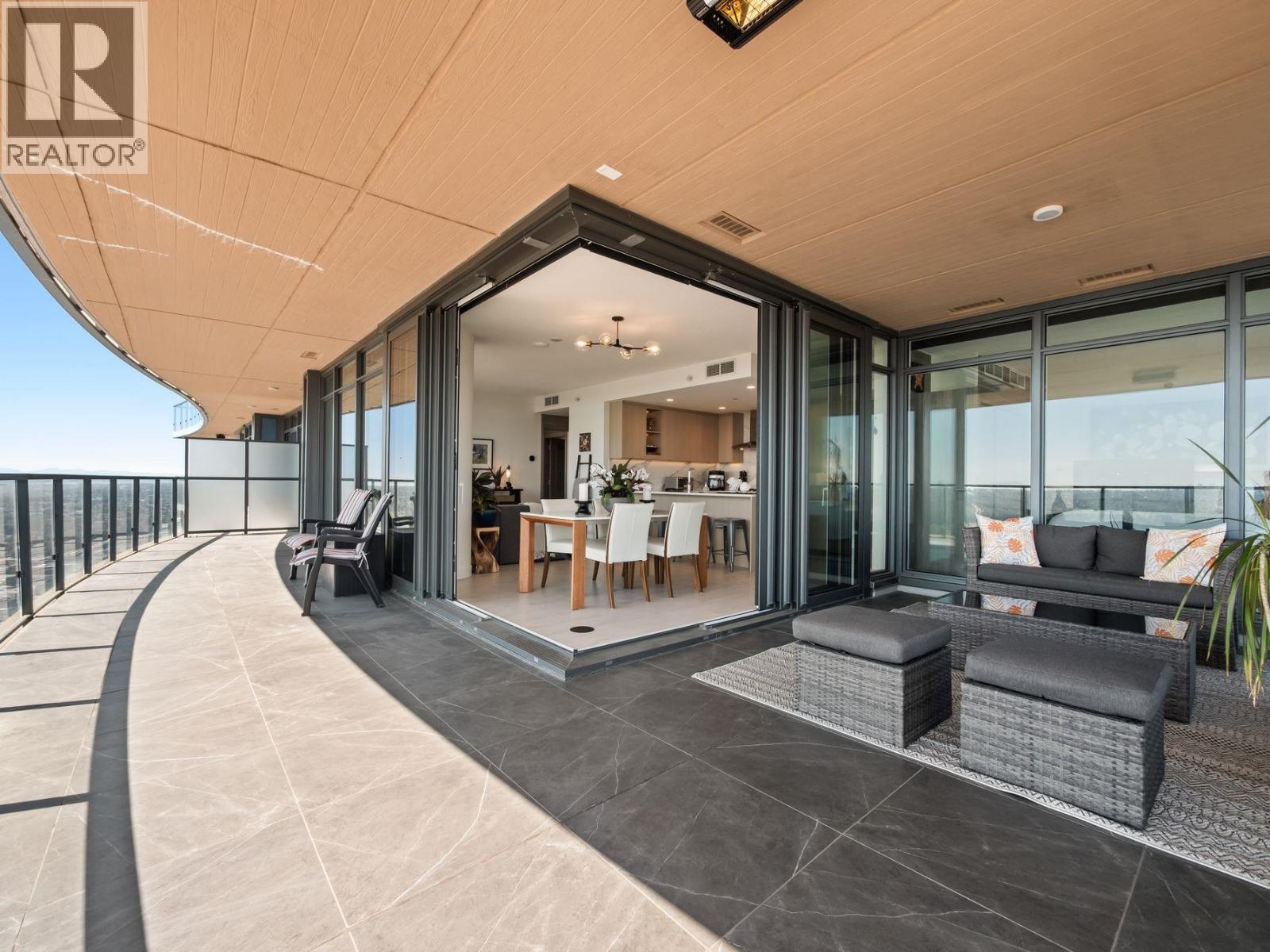 5306 4880 LOUGHEED HIGHWAY, Burnaby, British Columbia