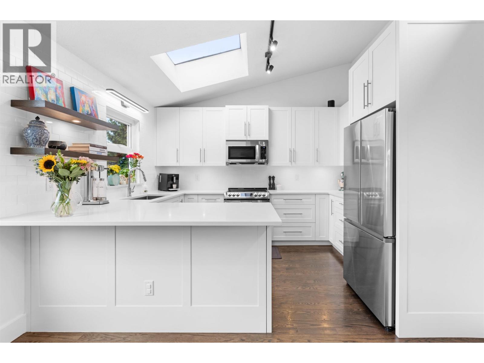 4 Noble Court, Port Moody, British Columbia  V3H 3Z5 - Photo 9 - R3062751