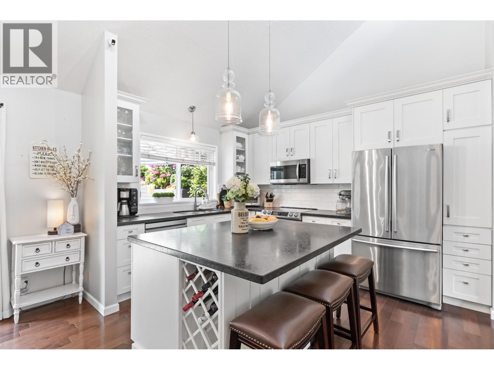 472 Riverview Crescent, Coquitlam, British Columbia  V3C 4X9 - Photo 2 - R3062754