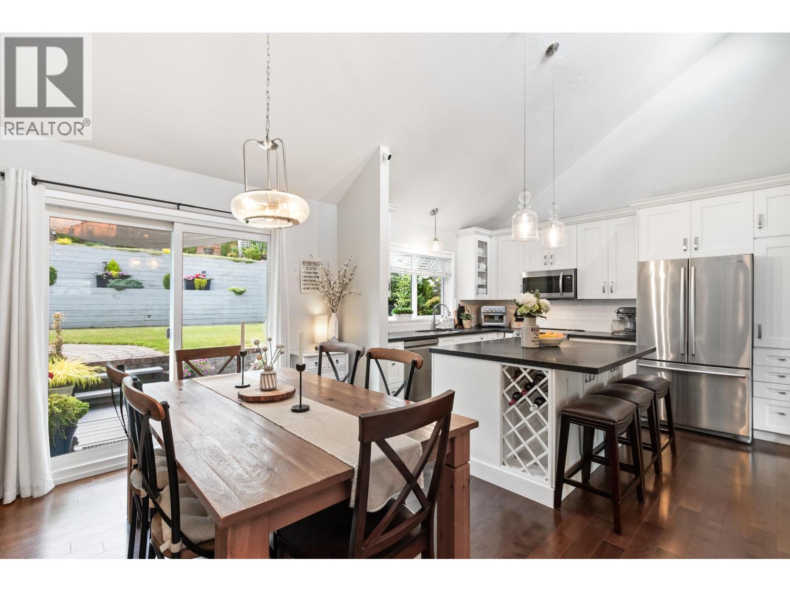 472 Riverview Crescent, Coquitlam, British Columbia  V3C 4X9 - Photo 3 - R3062754