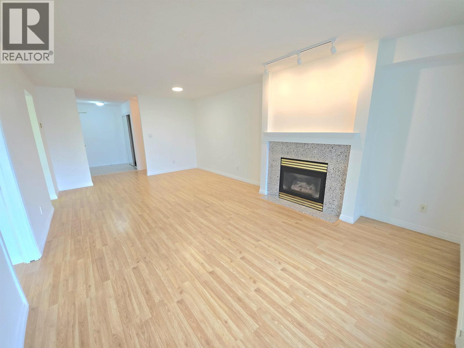 401 5899 Wilson Avenue, Burnaby, British Columbia  V5H 4R9 - Photo 4 - R3055653