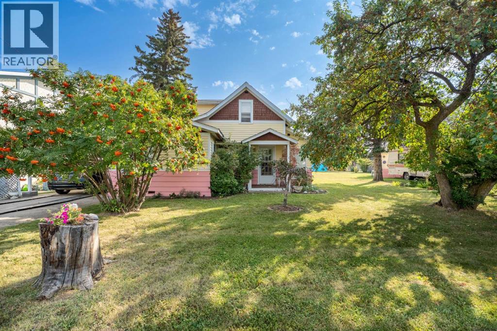 4517 & 4513 46 Street, Sylvan Lake, Alberta