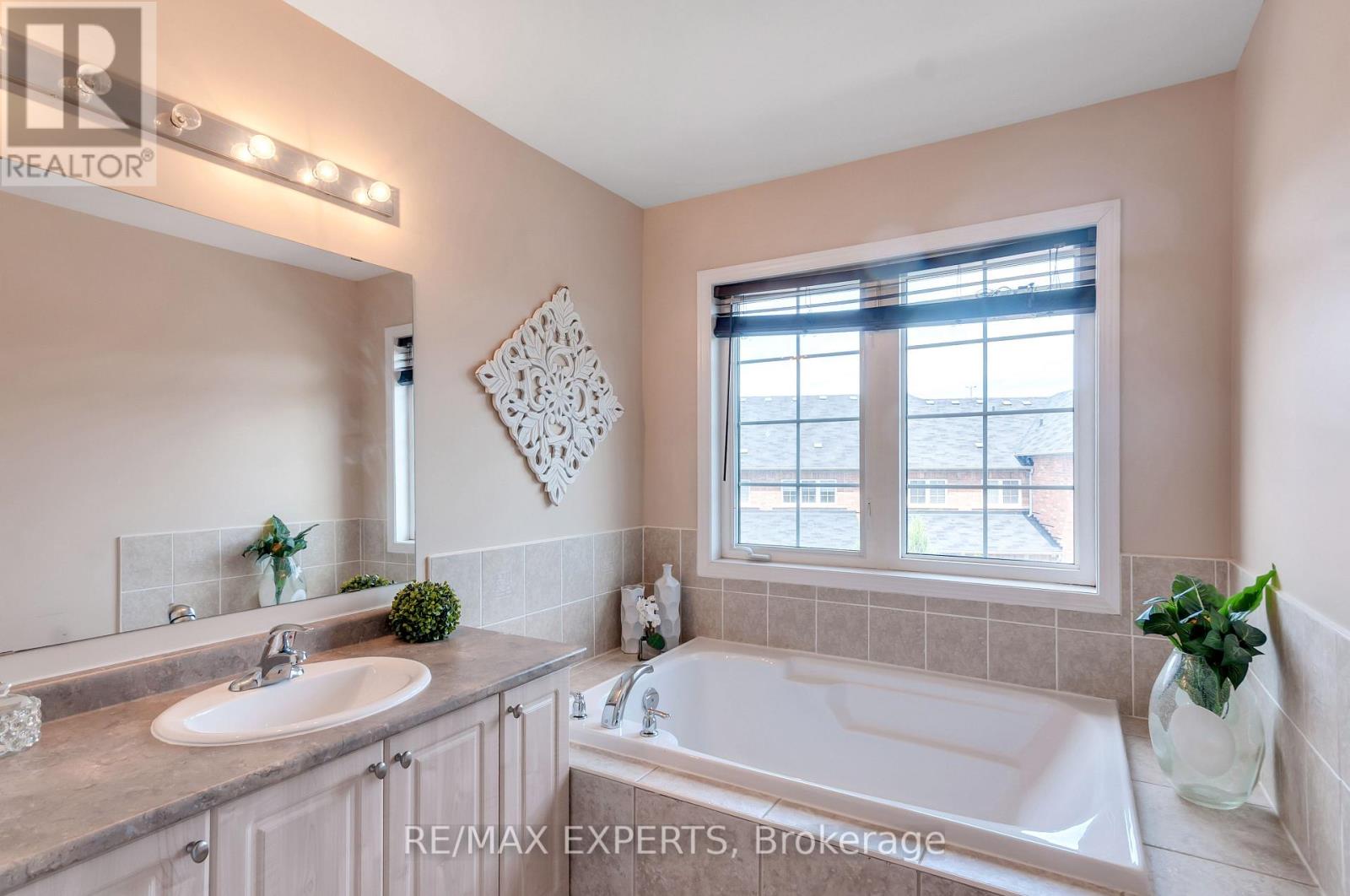 76 Eagle Trace Drive, Brampton (Sandringham-Wellington), Ontario  L6R 0M4 - Photo 26 - W12482948