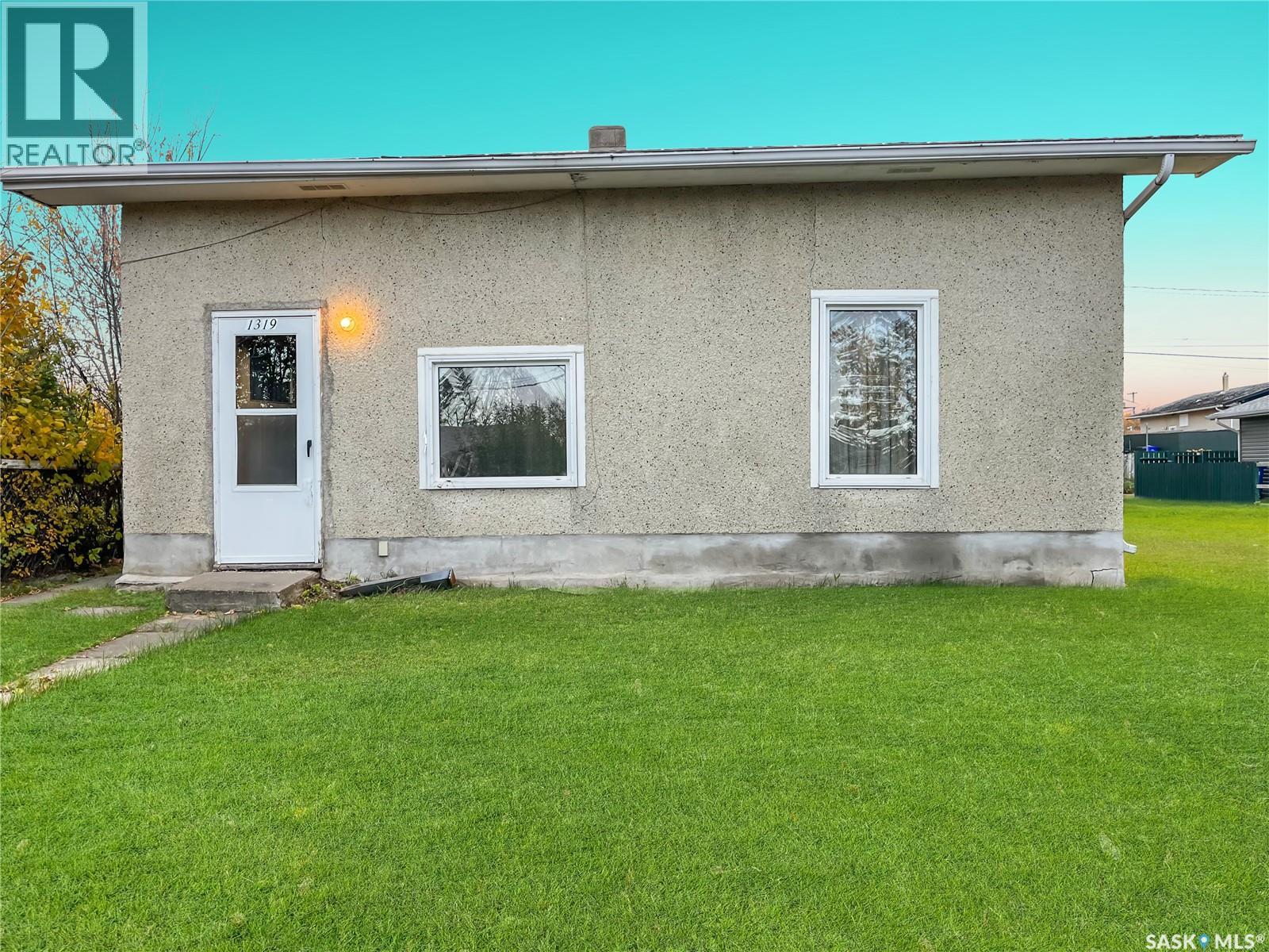 1319 17th Street W, Prince Albert, Saskatchewan  S6V 3Z3 - Photo 2 - SK021843
