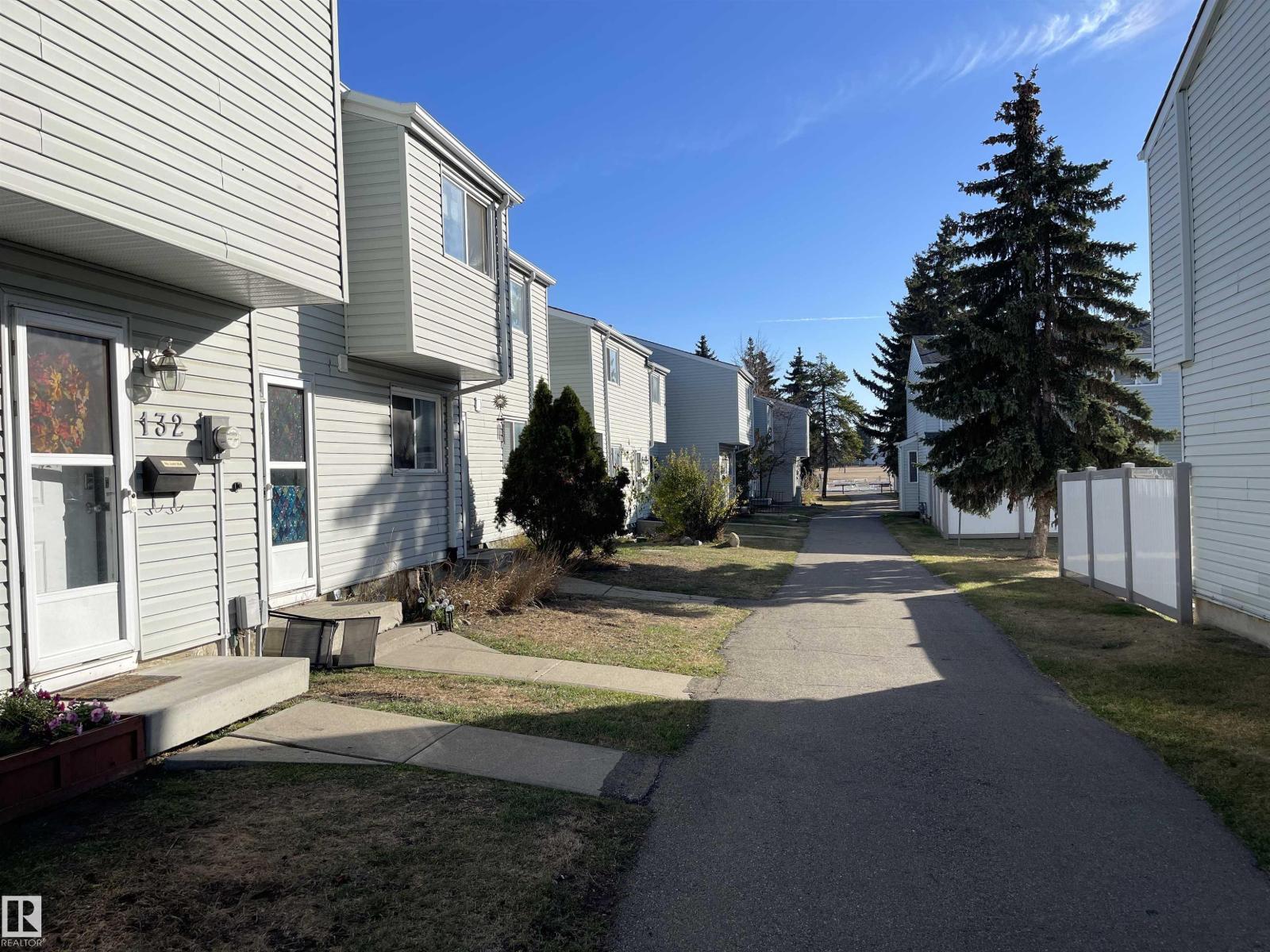132 DICKINSFIELD CO NW, Edmonton, Alberta