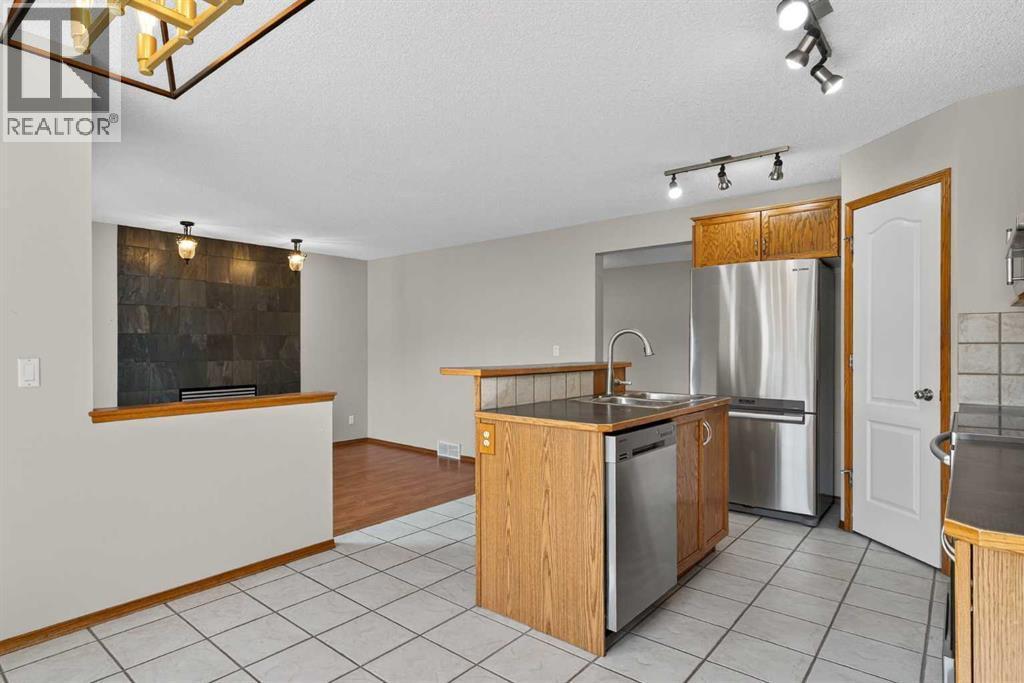 47 Mt Apex Crescent Se, Calgary, Alberta  T2Z 2V3 - Photo 18 - A2256959