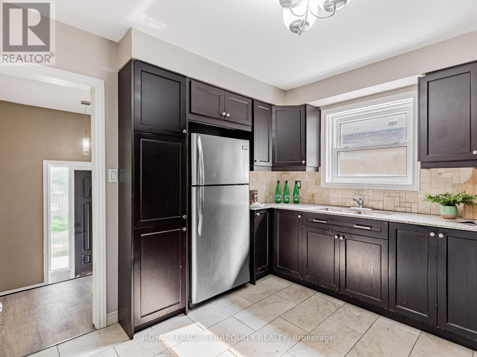 64 Dale Avenue, Toronto, Ontario  M1J 3J5 - Photo 4 - E12486749