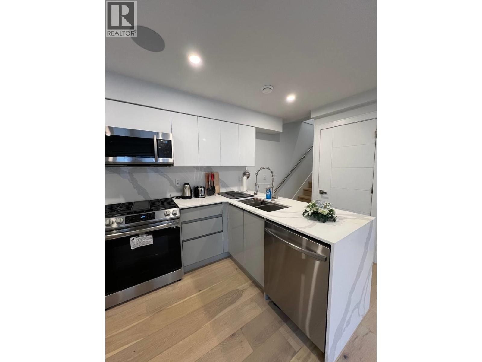 2885 E Georgia Street, Vancouver, British Columbia  V5K 2K3 - Photo 3 - R3062099