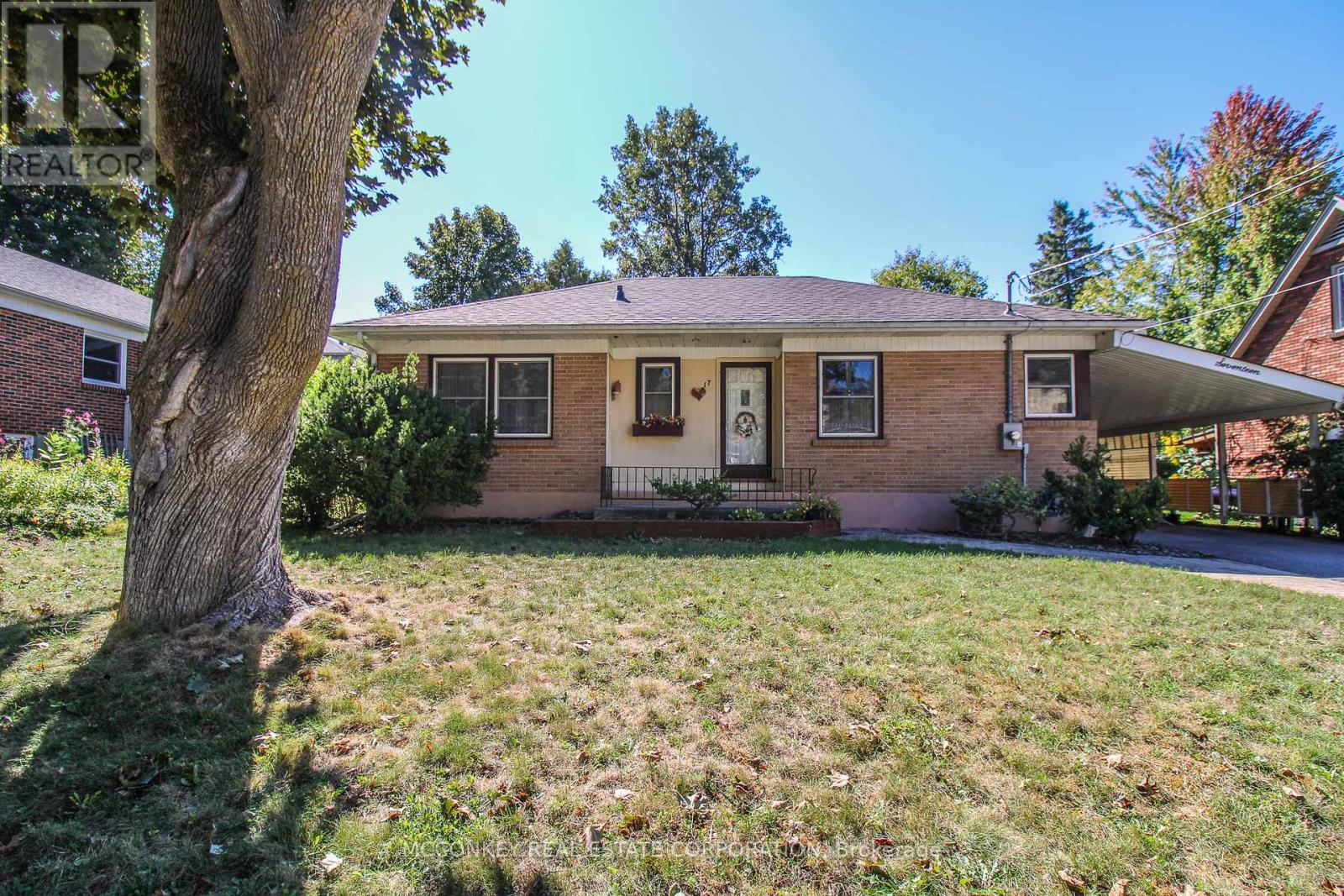 17 ENGLEBURN PLACE, Peterborough, Ontario