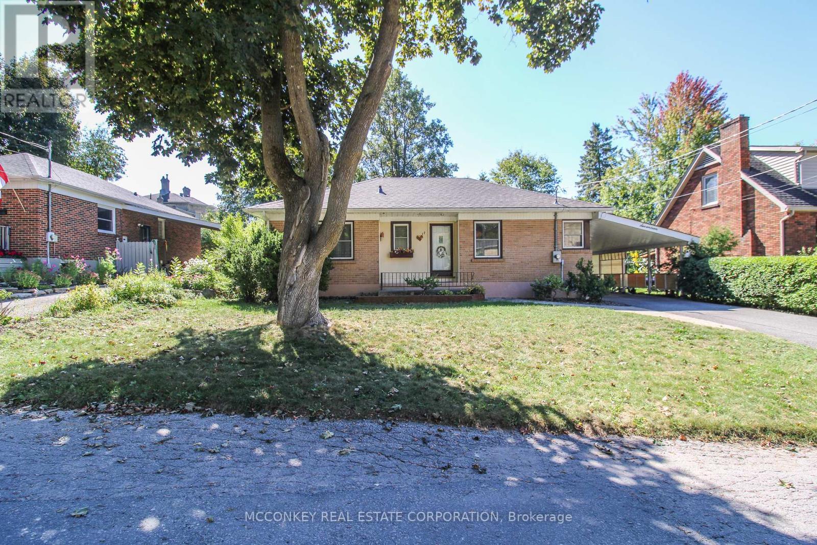 17 Engleburn Place, Peterborough, Ontario  K9H 1C4 - Photo 2 - X12414763