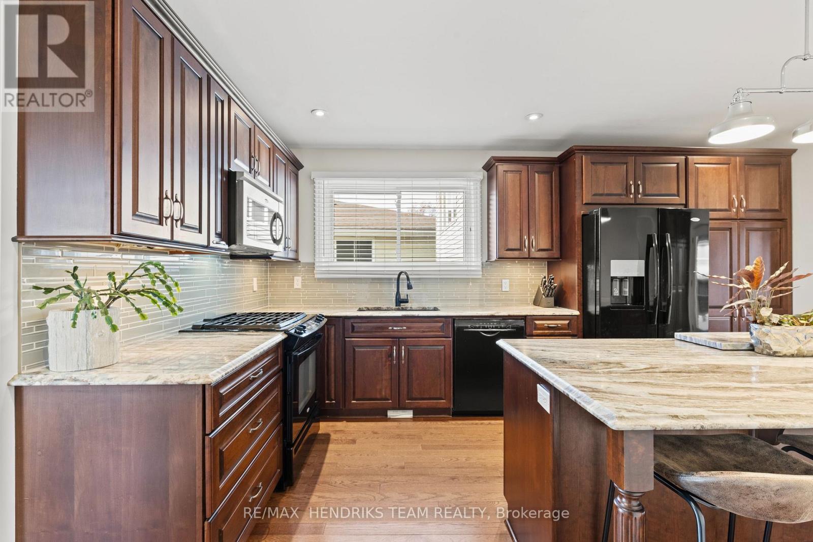 168 Rykert Street, St. Catharines, Ontario  L2S 2B7 - Photo 10 - X12486778