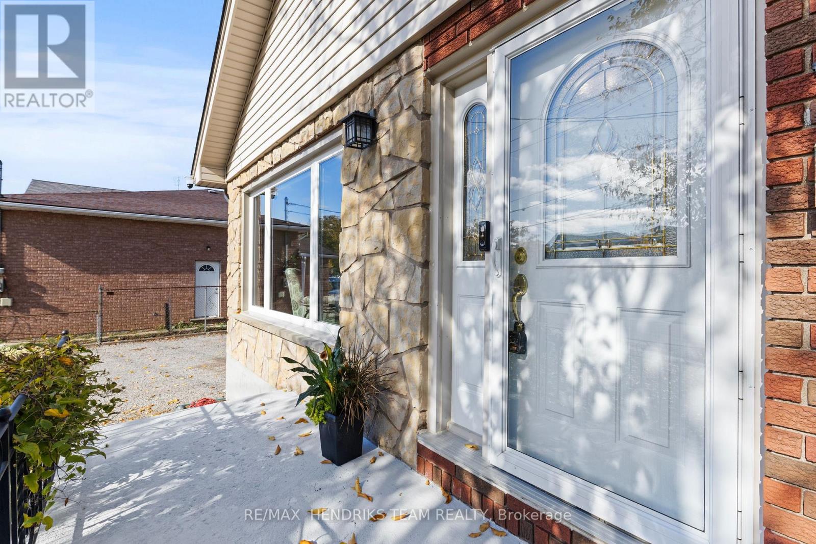 168 Rykert Street, St. Catharines, Ontario  L2S 2B7 - Photo 3 - X12486778