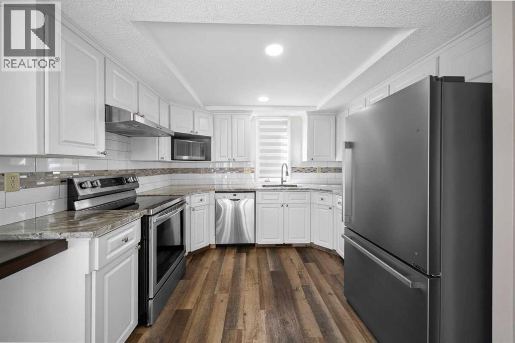 36 Strathlorne Crescent Sw, Calgary, Alberta  T3H 1M8 - Photo 12 - A2261749