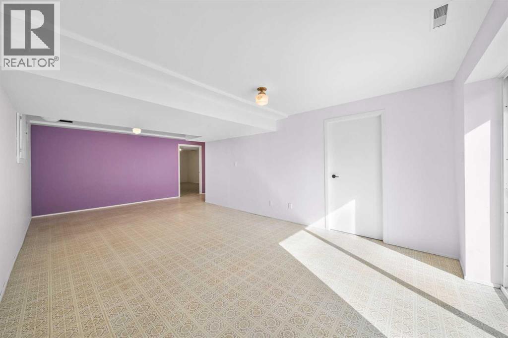 36 Strathlorne Crescent Sw, Calgary, Alberta  T3H 1M8 - Photo 37 - A2261749