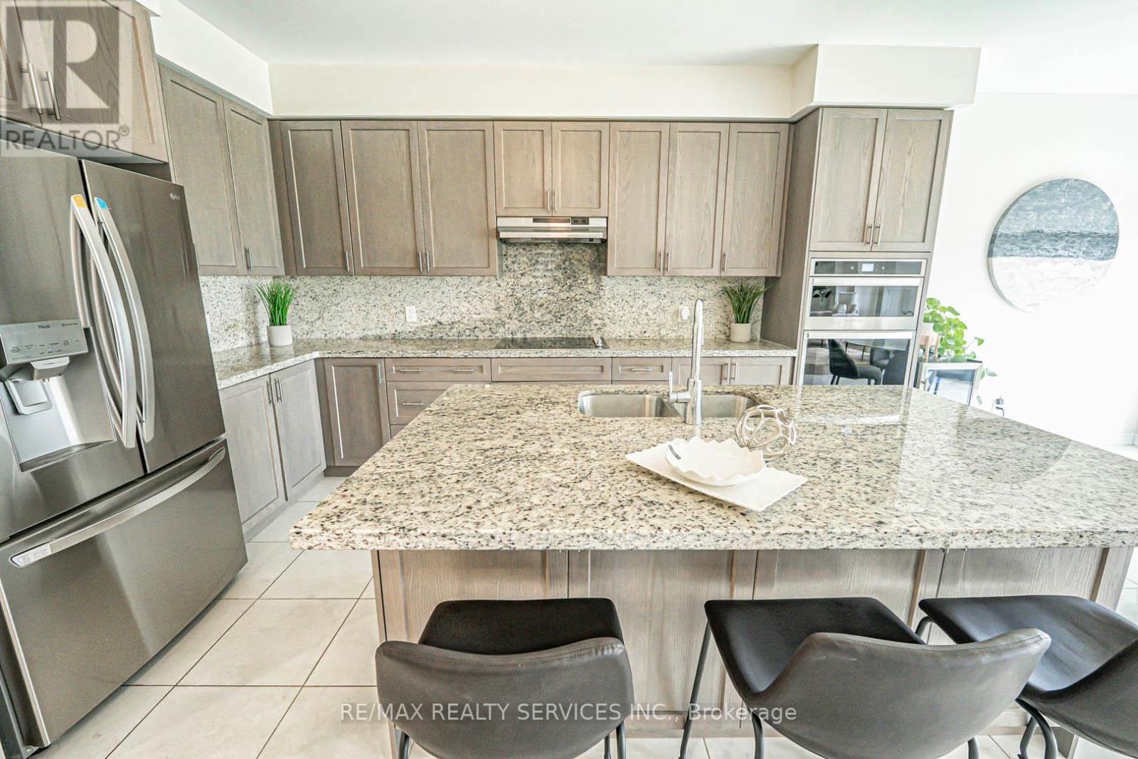 43 Rainbrook Close, Brampton, Ontario  L6R 0Y9 - Photo 20 - W12486744