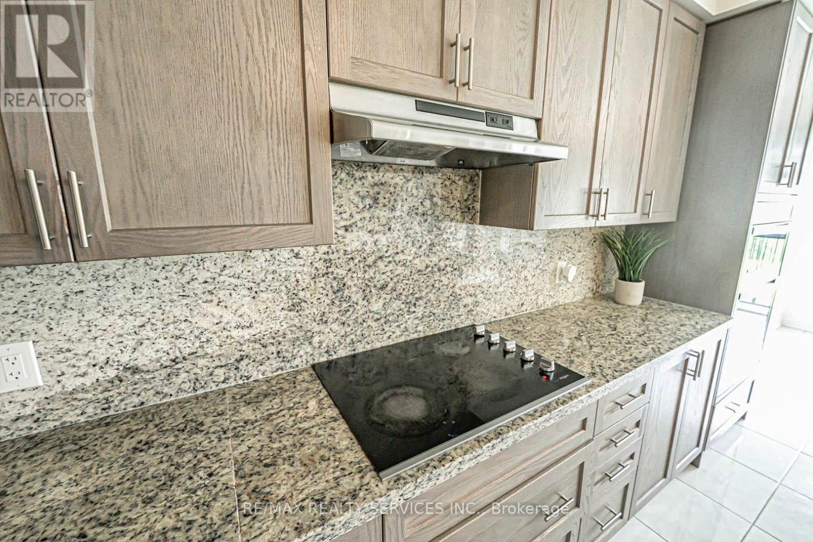 43 Rainbrook Close, Brampton, Ontario  L6R 0Y9 - Photo 21 - W12486744