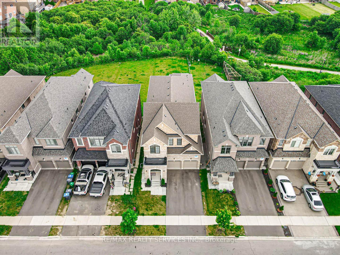 43 Rainbrook Close, Brampton, Ontario  L6R 0Y9 - Photo 3 - W12486744