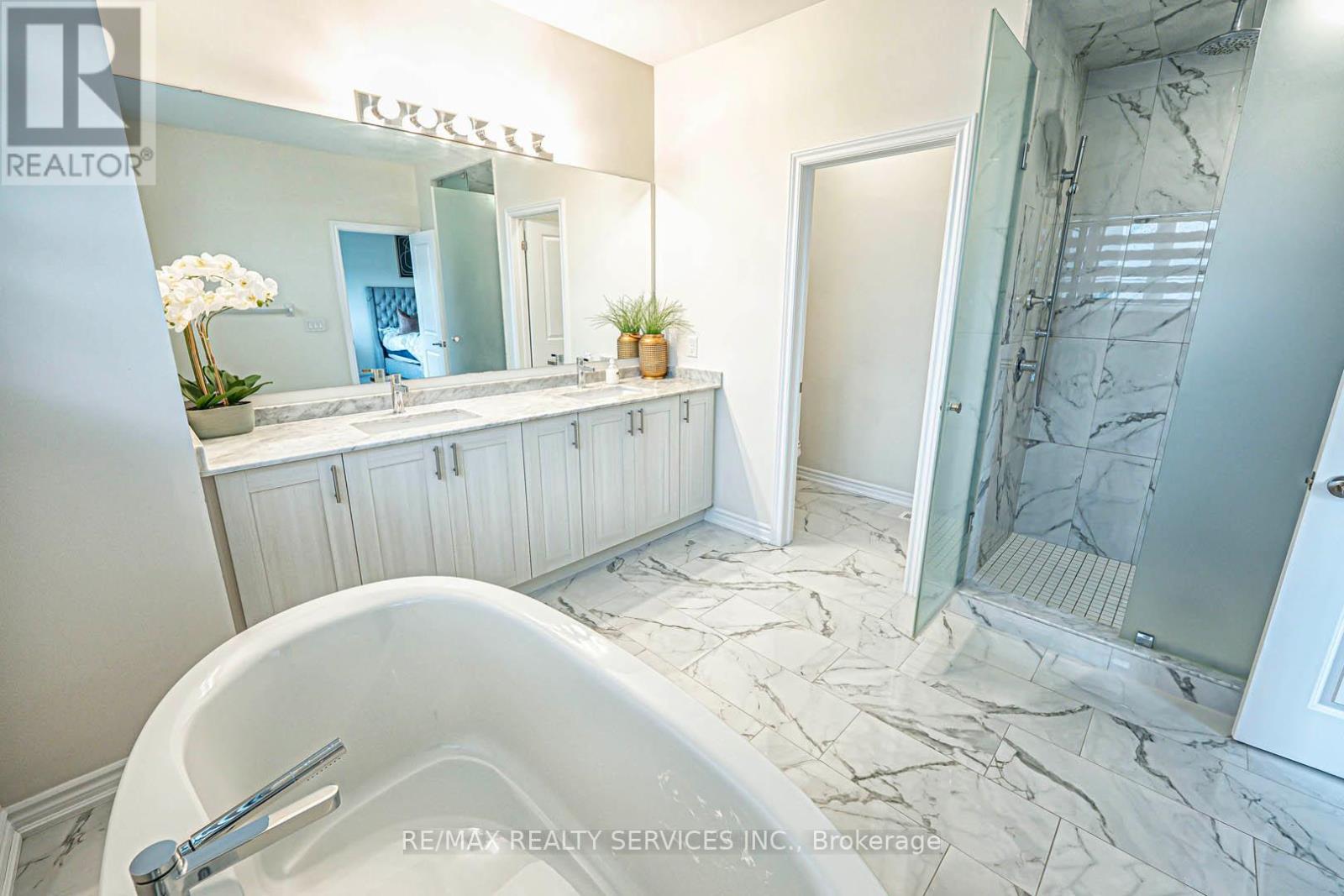 43 Rainbrook Close, Brampton, Ontario  L6R 0Y9 - Photo 33 - W12486744