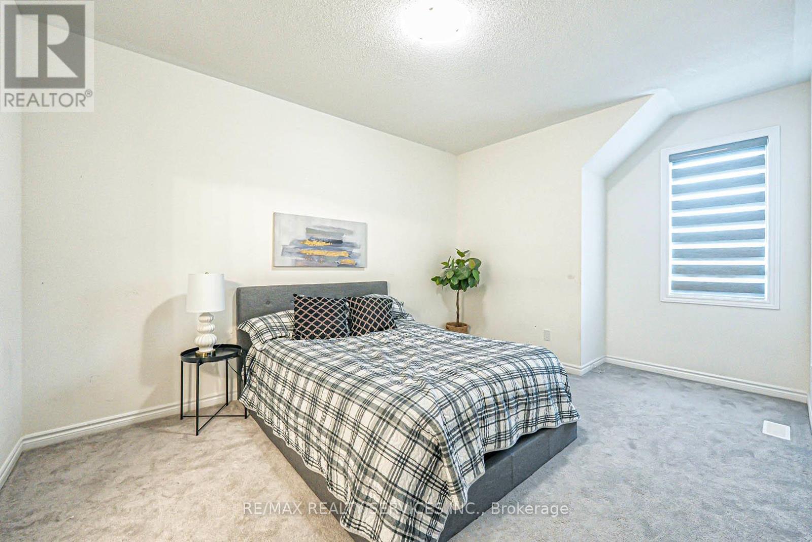 43 Rainbrook Close, Brampton, Ontario  L6R 0Y9 - Photo 37 - W12486744