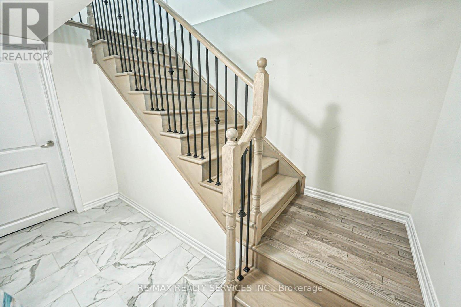 43 Rainbrook Close, Brampton, Ontario  L6R 0Y9 - Photo 44 - W12486744