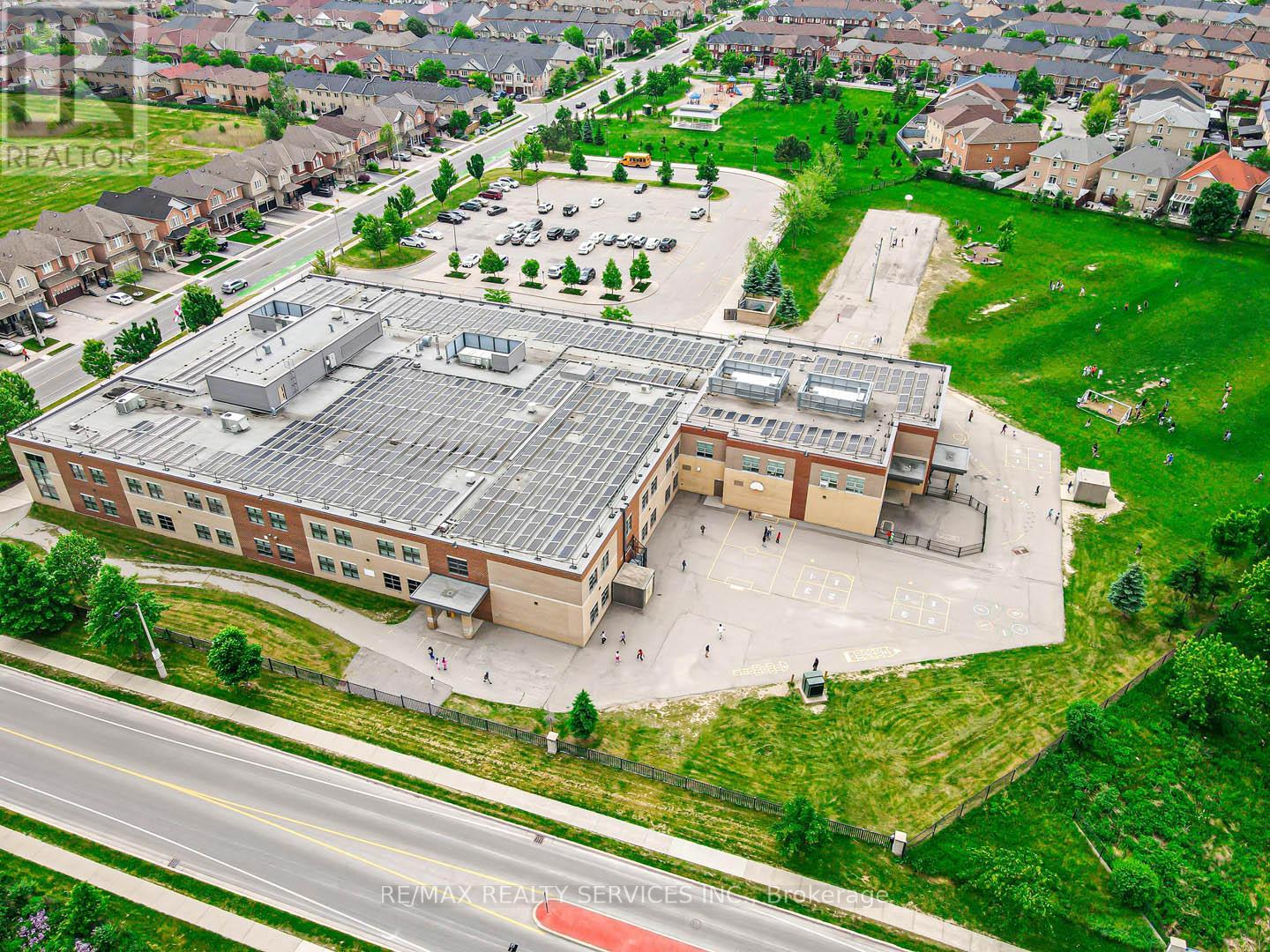 43 Rainbrook Close, Brampton, Ontario  L6R 0Y9 - Photo 48 - W12486744