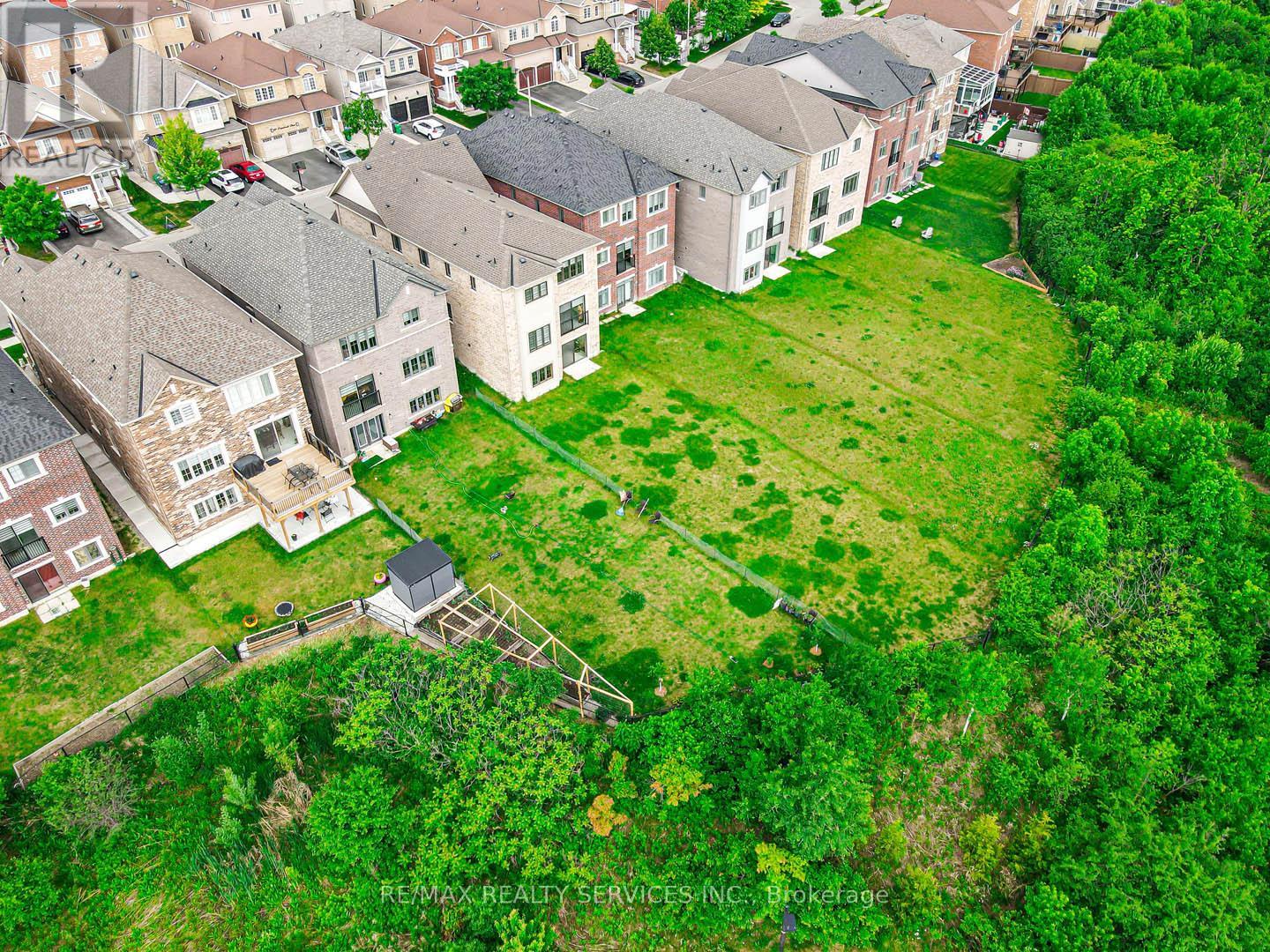 43 Rainbrook Close, Brampton, Ontario  L6R 0Y9 - Photo 5 - W12486744